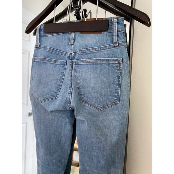 Madewell Curvy High-Rise Skinny Jeans in Ontario Distressed-Hem - Picture 9 of 12